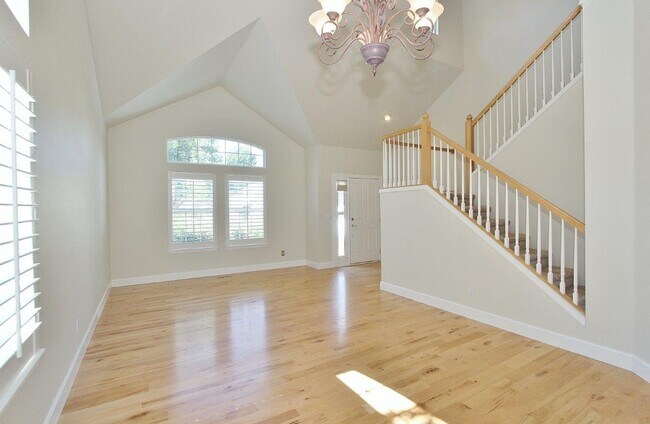 Foto del edificio - Immaculate Rim Home w/Stunning Views