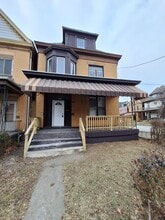 Building Photo - 307 S Park St