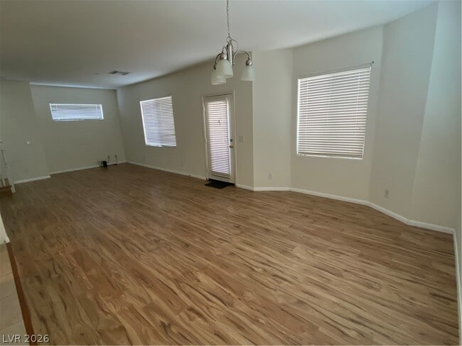 Foto del edificio - 10555 Lessona St