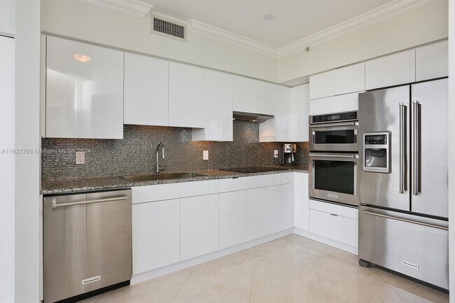Building Photo - 4779 Collins Ave