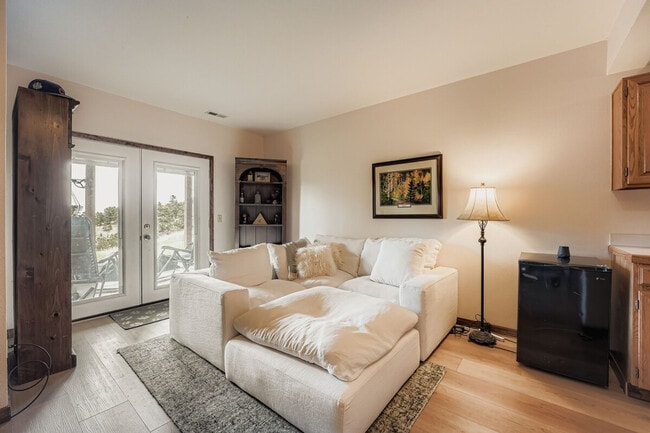 Building Photo - 776 Chimney Creek Dr