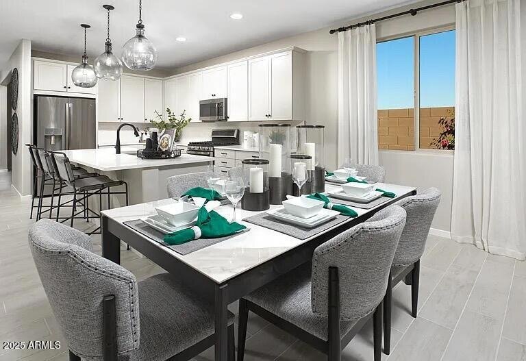 Foto del edificio - 15698 W Woodlands Ave