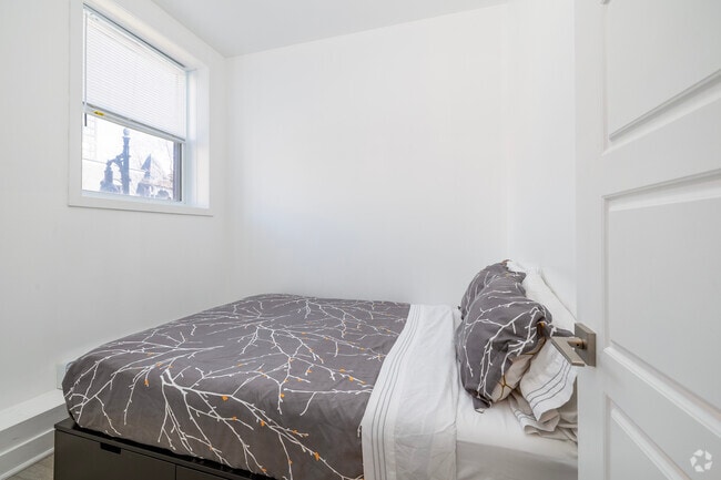 2BR, 1BA - 450SF - Primary Bedroom - 2238 Rue Du Souvenir