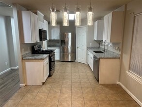 Building Photo - 2523 Knoll Shadows Ln