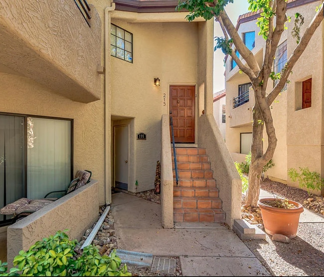 10301 N 70th St Unit 215, Paradise Valley, AZ 85253 Condo for Rent in