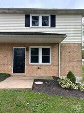 Building Photo - 108 Oak Rd