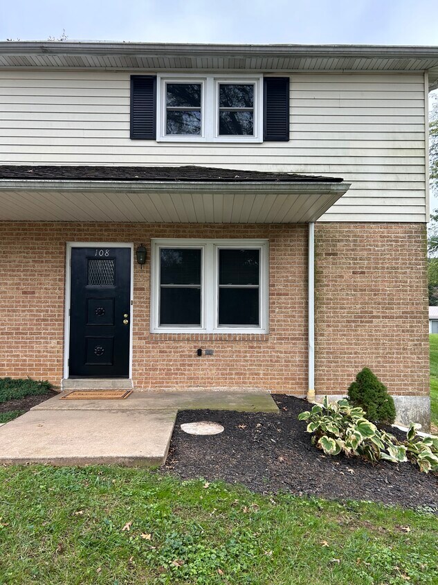 Foto principal - 108 Oak Rd