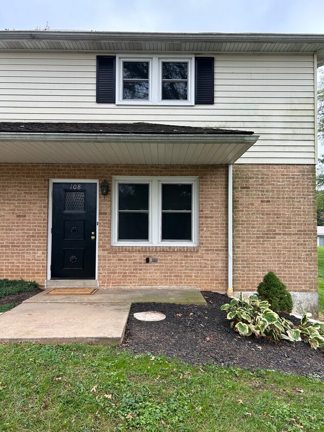 Primary Photo - 108 Oak Rd