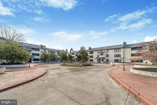 Building Photo - 301 Browning Ln