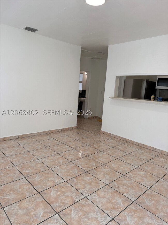 Foto del edificio - 636 SW 8th Ave