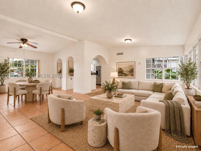 Foto del edificio - 571 NE 172nd St