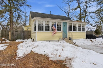 Building Photo - 14 Sunset Rd