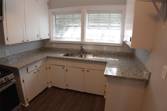 Foto del edificio - 3320 Blodgett St