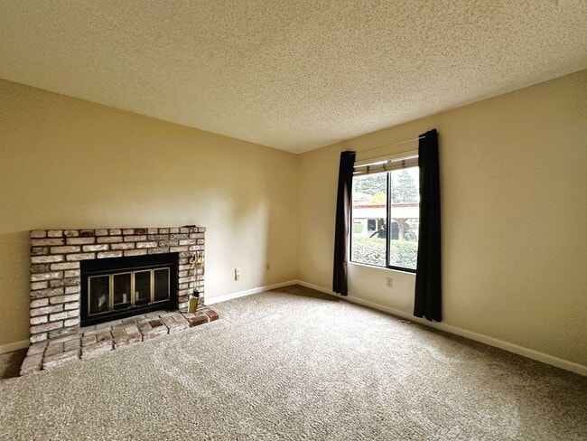 Building Photo - 180 Park Place Dr