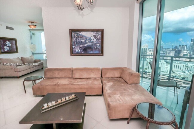 Foto del edificio - 350 S Miami Ave