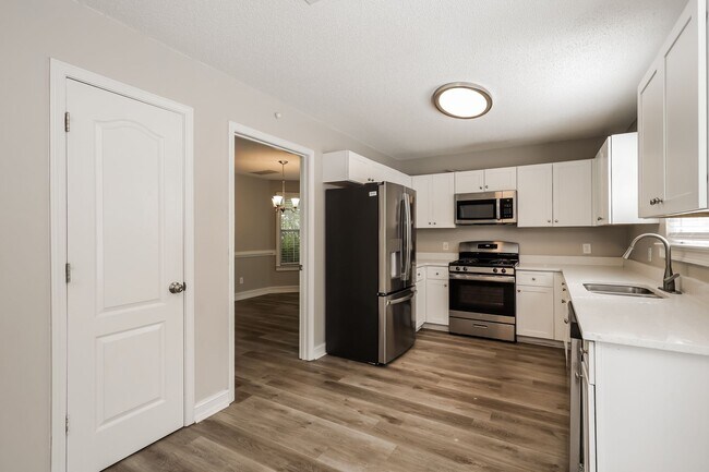 Building Photo - 355 Emerald Trce