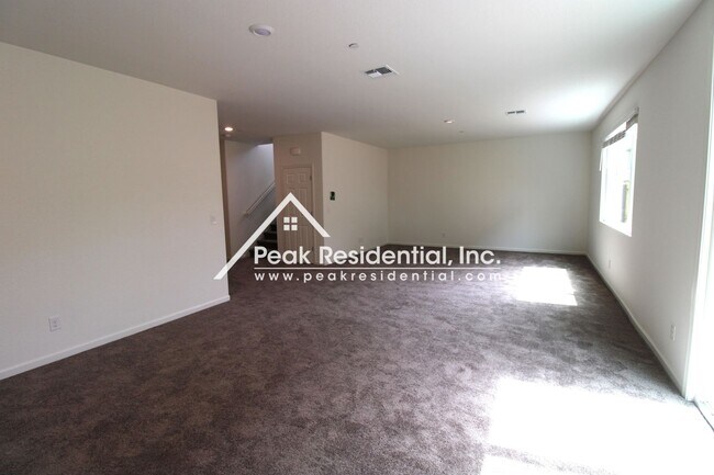 Foto del edificio - Two Years New - Rocklin 5bd/3ba House with...