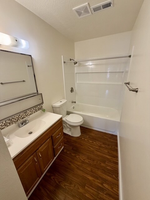 Foto del edificio - Riverbend Fourplex