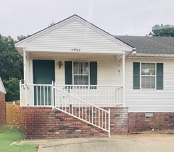 Building Photo - 2702 Oak Meadow Pl
