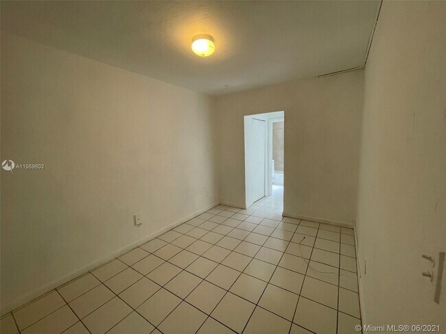 Building Photo - 3669 Thomas Ave