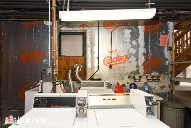 Building Photo - 2850 W Cullom Ave