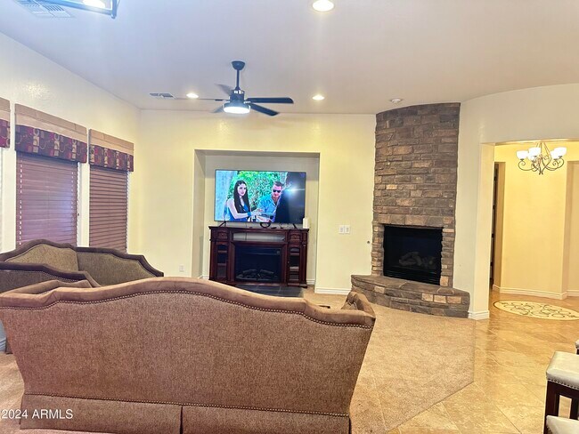 Building Photo - 4590 N 153rd Ave