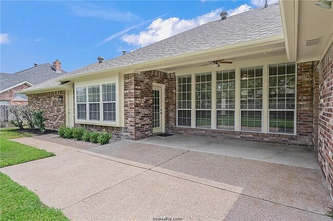 Building Photo - 4709 Shoal Creek Dr