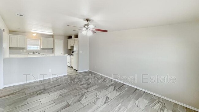 Building Photo - 9869 Risky's Ranch Dr