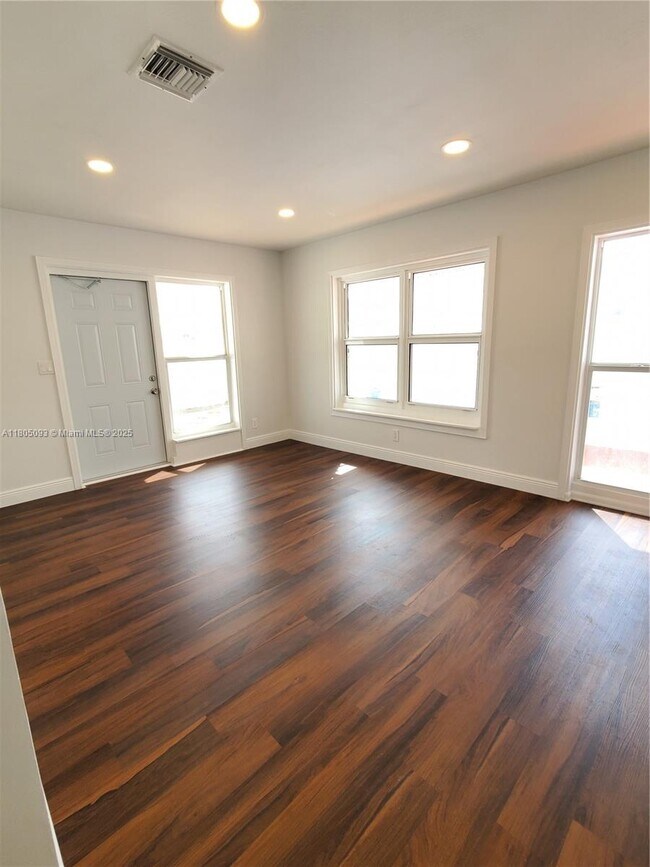 Foto del edificio - 2407 Scott St