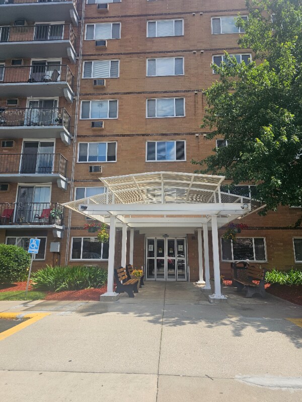 Foto del edificio - 1380 Arbor Ave SE