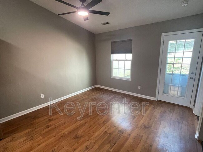 Foto del edificio - 2049 Countryhill Ln