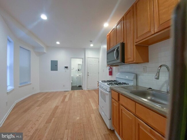 Building Photo - 110 N 51st St