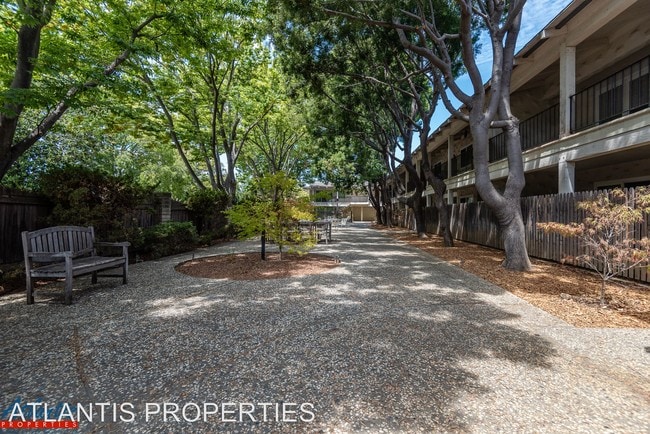 Building Photo - 199 Acalanes Dr