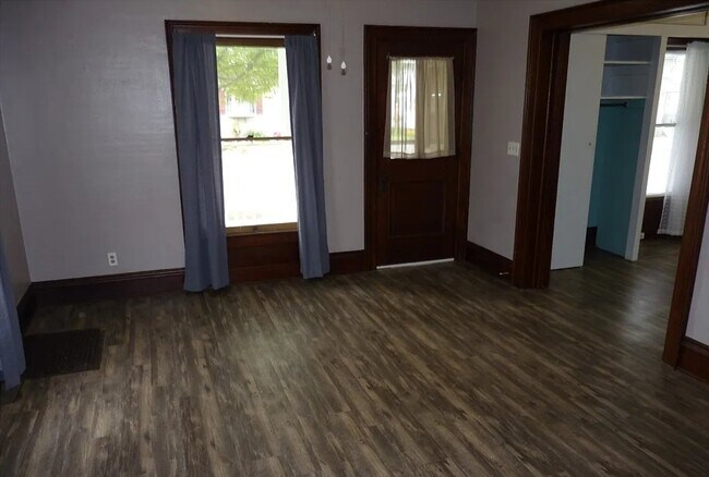 Foto del edificio - 70 Pershing Ave