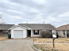 Building Photo - 916 Hyacinth Hollow Dr