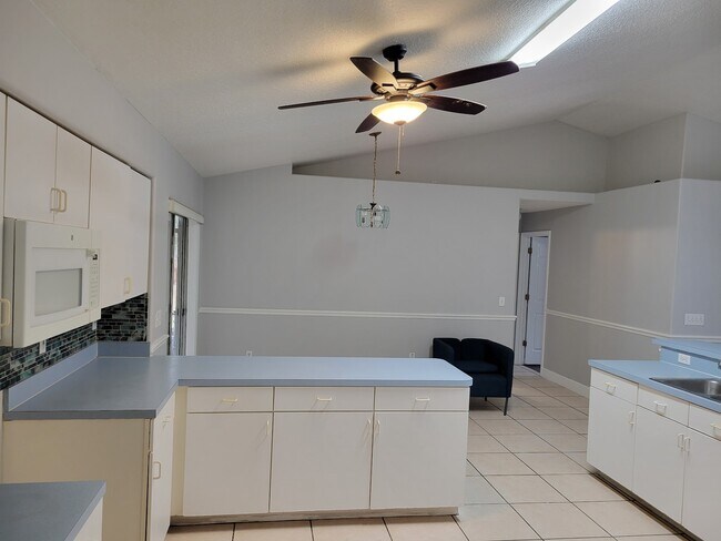 Foto del edificio - 843 Park Valley Cir