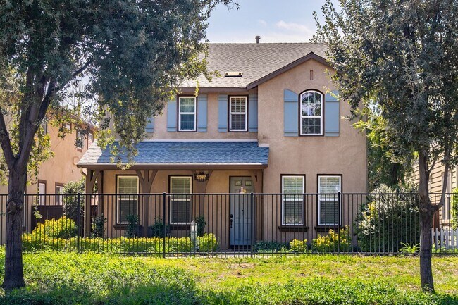 Foto del edificio - Family-Friendly Retreat: 3 Beds, 3 Baths G...