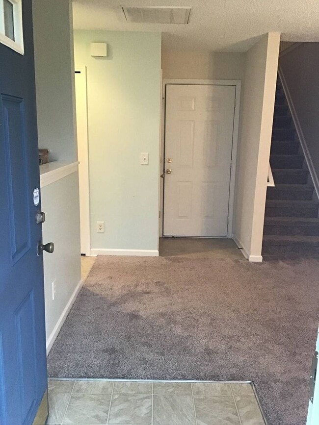 Building Photo - 2 Bedroom Townhome in Sawgrass