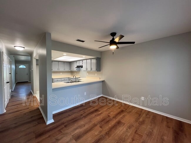 Building Photo - 2818 E Hickory Bluff