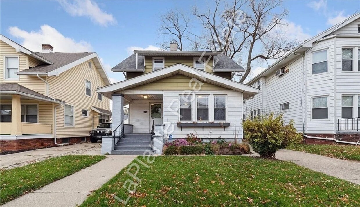 Foto principal - 4130 N Lockwood Ave