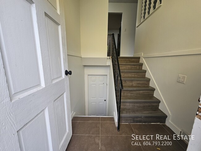 Building Photo - 13454 Crestview Dr