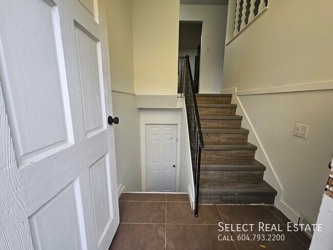 Photo du bâtiment - 13454 Crestview Dr