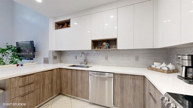 Foto del edificio - 6861 NW 107th Ct
