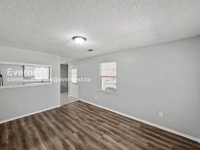 Foto del edificio - 3465 Cherry Cove W