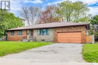 Building Photo - 11 Greenbriar Rd