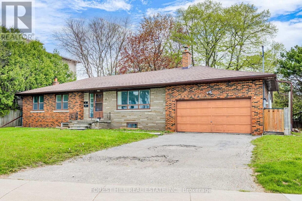 Primary Photo - 11 Greenbriar Rd