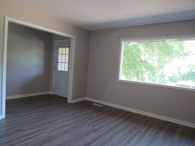 Building Photo - 208 Cherry Hill Rd
