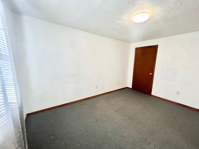 Building Photo - 209 E Wynoka St