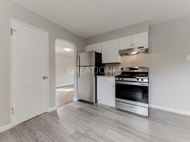 Building Photo - PICK YOUR GIFT OF $200 OFF YOUR FIRST FULL...
