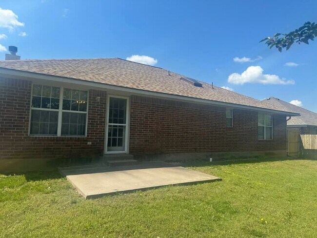 Building Photo - 333 E Magnolia Terrace